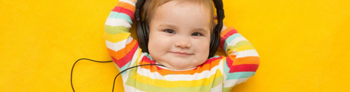 Como saber si un bebé oye