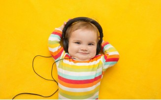 Como saber si un bebé oye