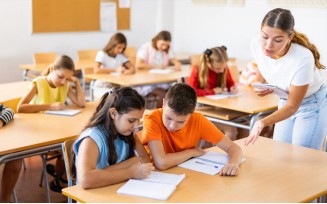 Soluciones auditivas para que mi hijo escuche bien al profesor en el cole Soluciones auditivas para que mi hijo escuche bien al profesor en el cole