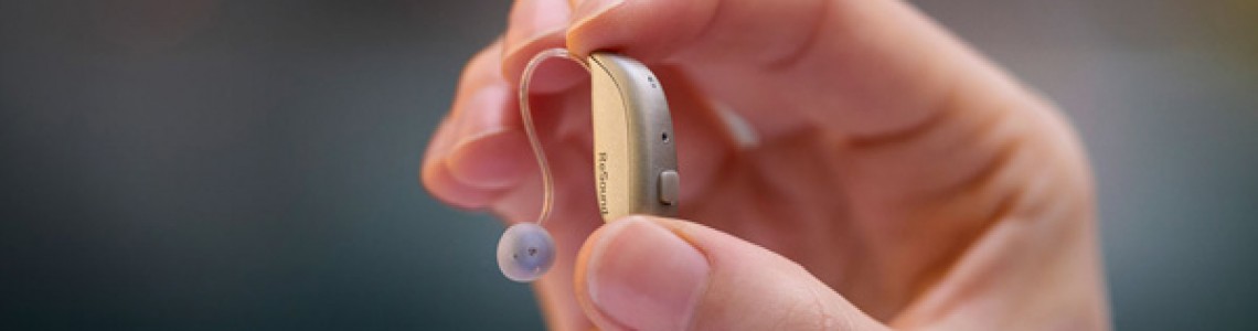 How does a hearing aid work?